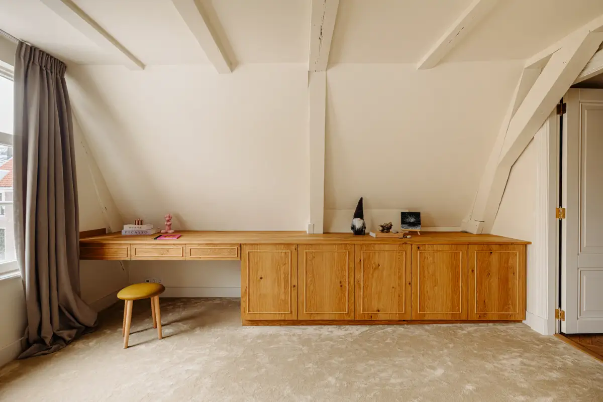 A Classic Amsterdam Canal House with a Light Blue Kitchen and a Secluded Garden 37 luxurious-canal-house-amsterdam