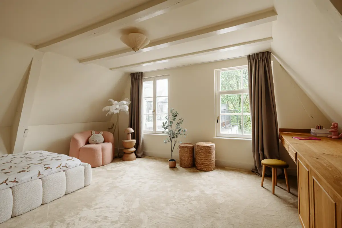 A Classic Amsterdam Canal House with a Light Blue Kitchen and a Secluded Garden 38 luxurious-canal-house-amsterdam