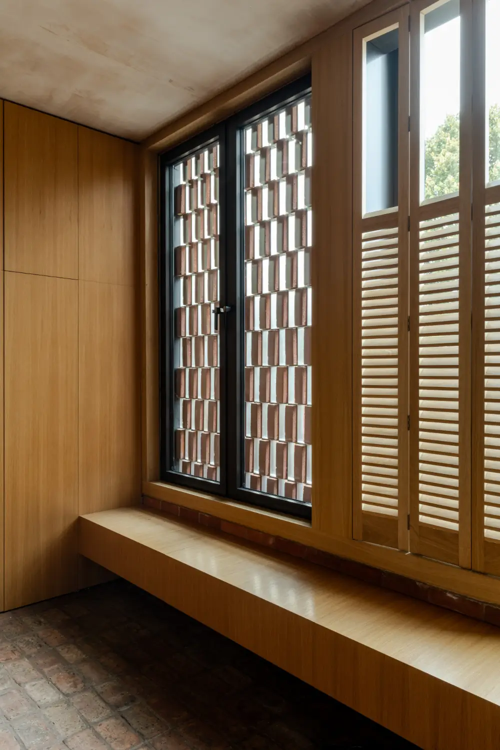 A Douglas Fir Extension Wraps Around an Arts and Crafts House in Petersfield 1 reimagined-arts-crafts-house-england