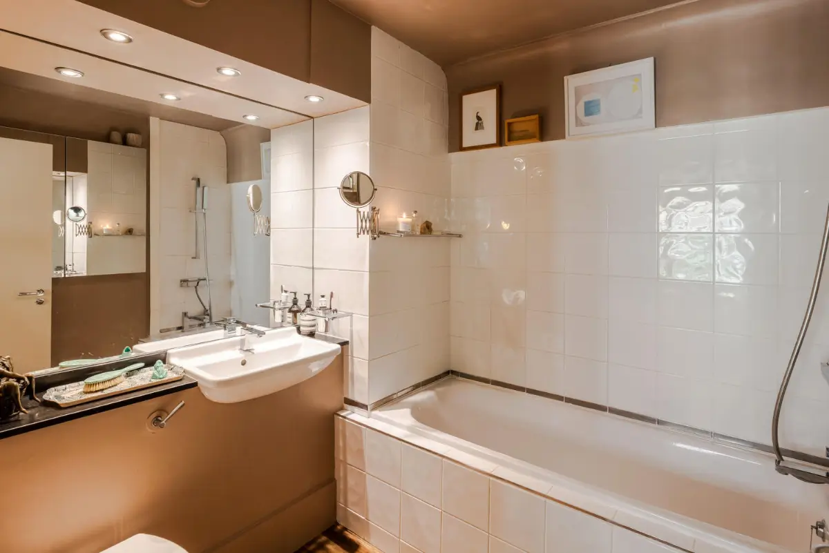 A Calm Palette and Soaring Windows for a Small Loft in a London Beaux Arts Building 15 small-loft-apartment-beaux-arts-building-north-london-nordroom
