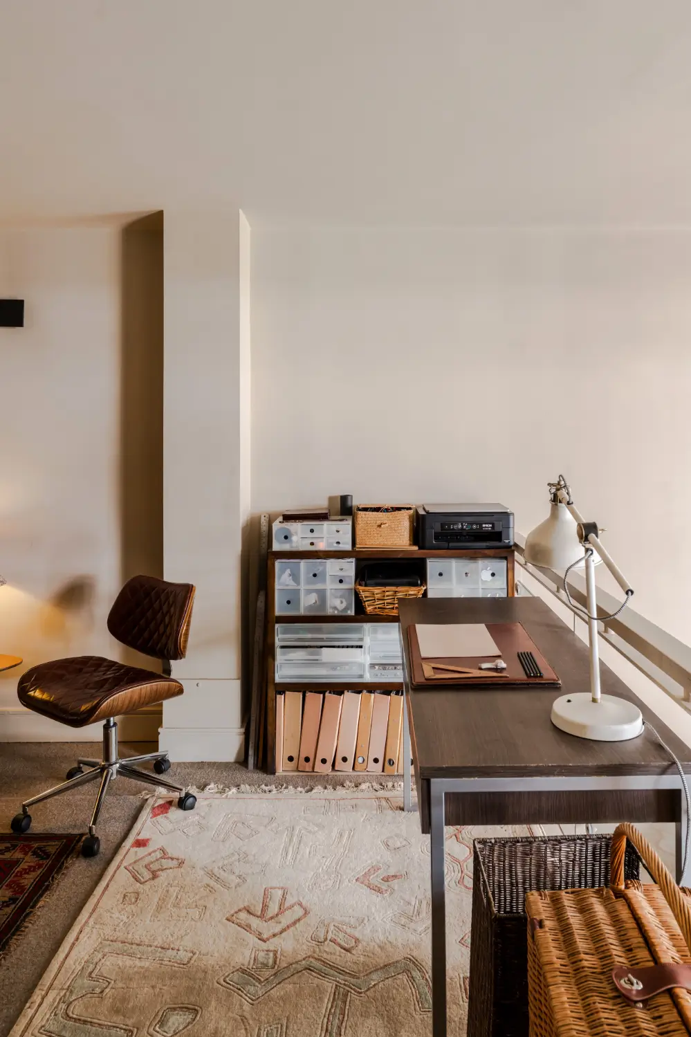 A Calm Palette and Soaring Windows for a Small Loft in a London Beaux Arts Building 14 small-loft-apartment-beaux-arts-building-north-london-nordroom