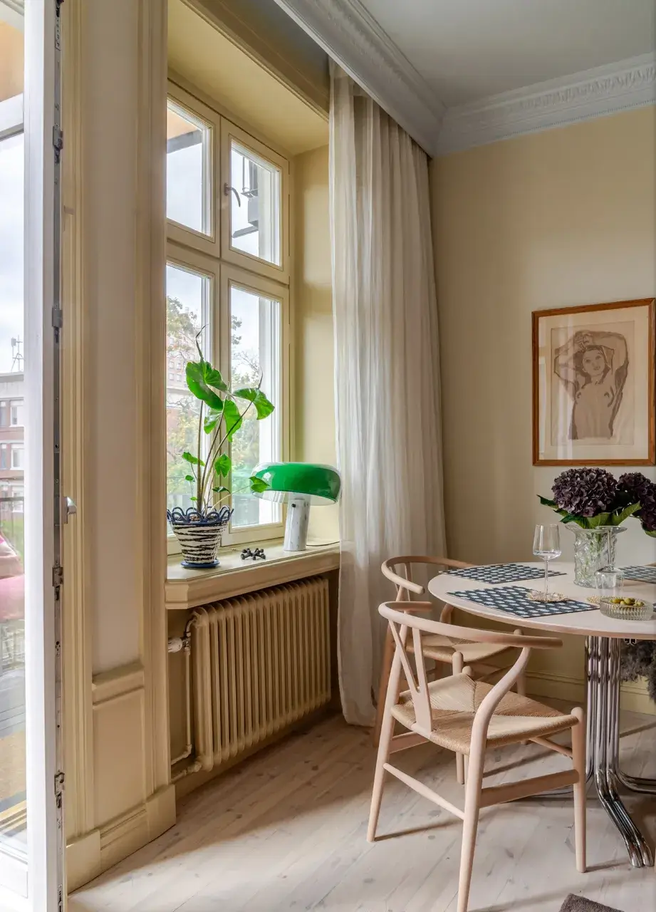 A Serene Palette with Red Pops of Color in an Early 20th-Century Apartment 5 soft-color-palette-red-accents-1912-apartment-stockholm