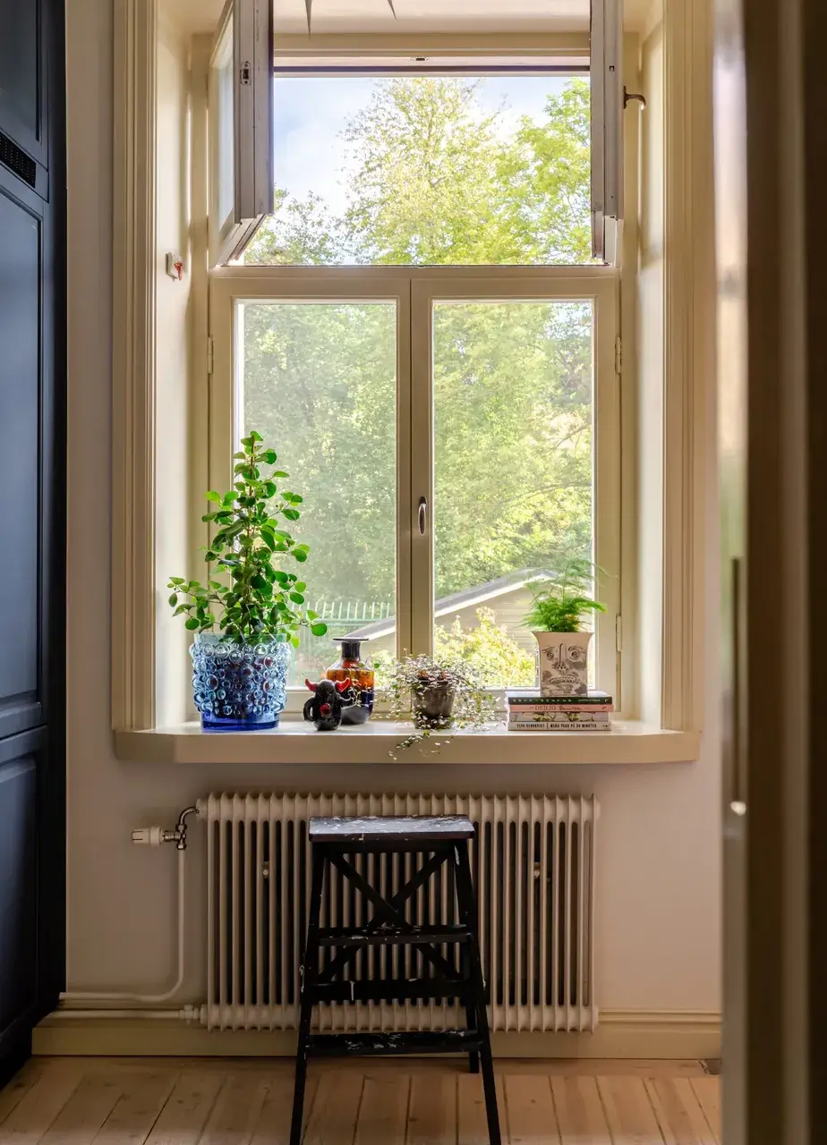 A Serene Palette with Red Pops of Color in an Early 20th-Century Apartment 22 soft-color-palette-red-accents-1912-apartment-stockholm