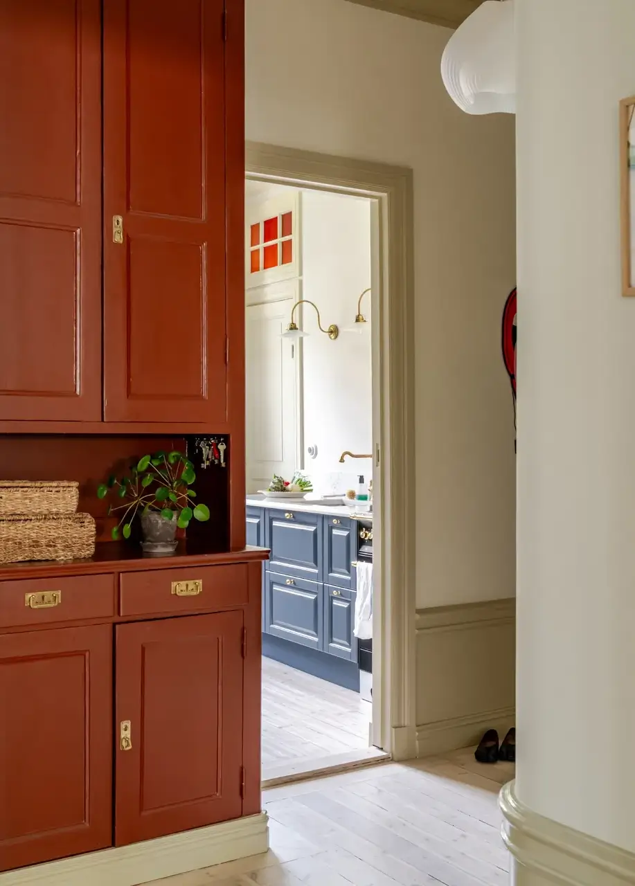 A Serene Palette with Red Pops of Color in an Early 20th-Century Apartment 26 soft-color-palette-red-accents-1912-apartment-stockholm