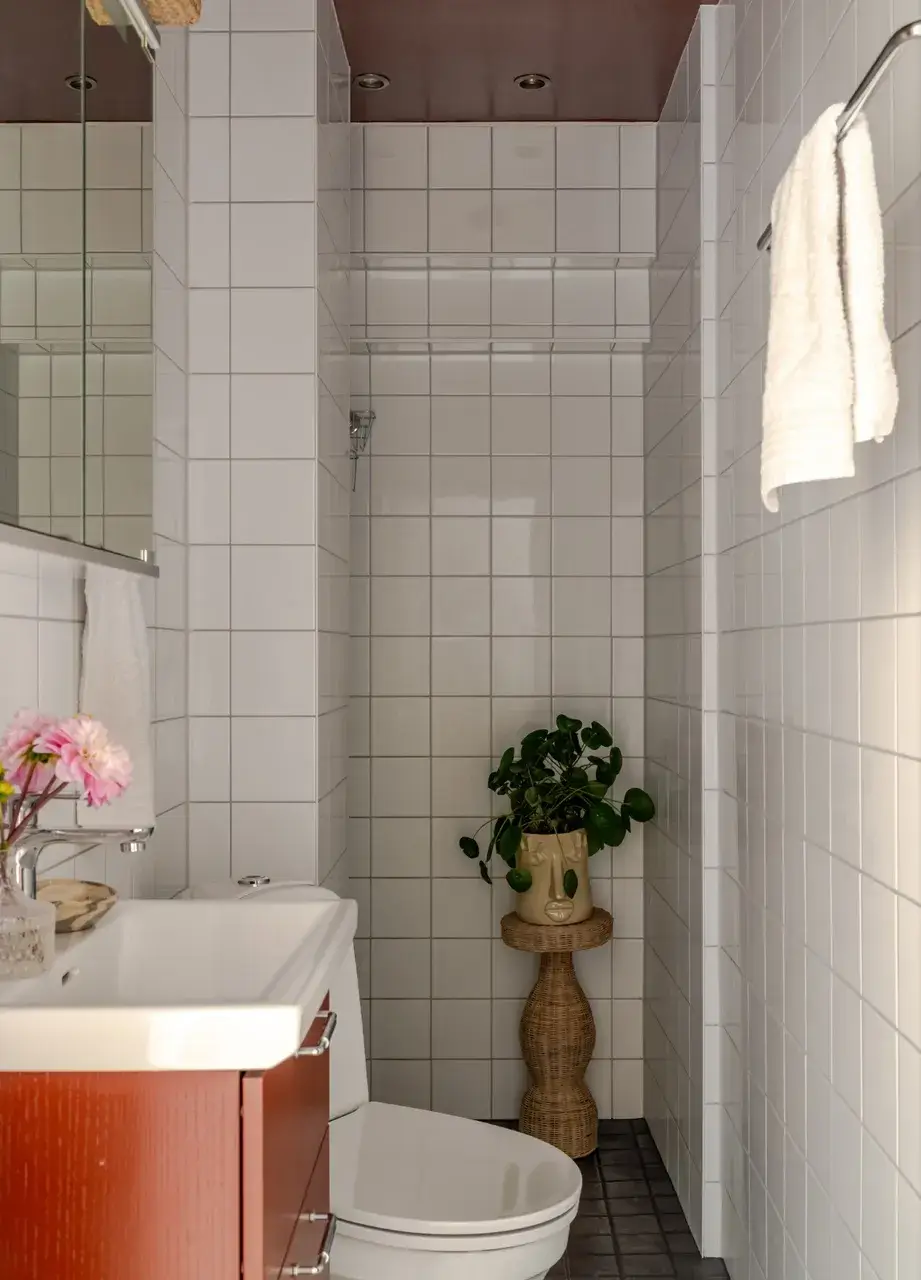 A Serene Palette with Red Pops of Color in an Early 20th-Century Apartment 37 soft-color-palette-red-accents-1912-apartment-stockholm