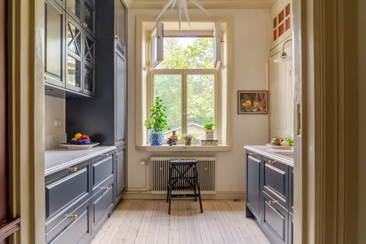 A Serene Palette with Red Pops of Color in an Early 20th-Century Apartment 15 soft-color-palette-red-accents-1912-apartment-stockholm