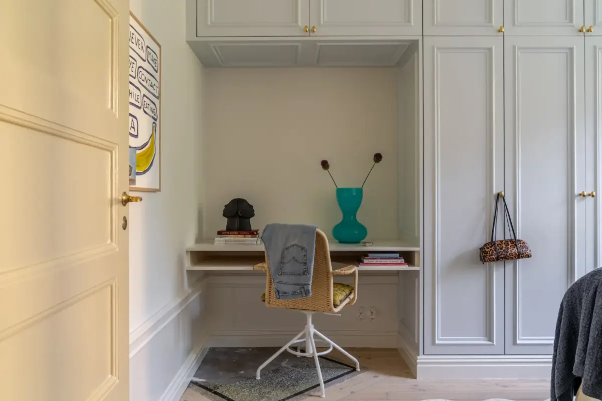 A Serene Palette with Red Pops of Color in an Early 20th-Century Apartment 29 soft-color-palette-red-accents-1912-apartment-stockholm
