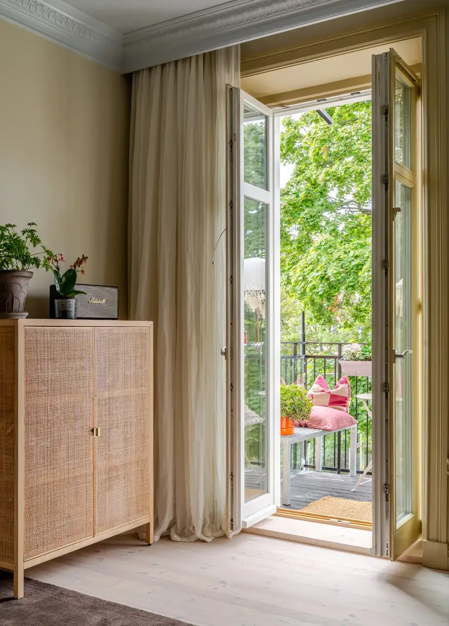 A Serene Palette with Red Pops of Color in an Early 20th-Century Apartment 8 soft-color-palette-red-accents-1912-apartment-stockholm