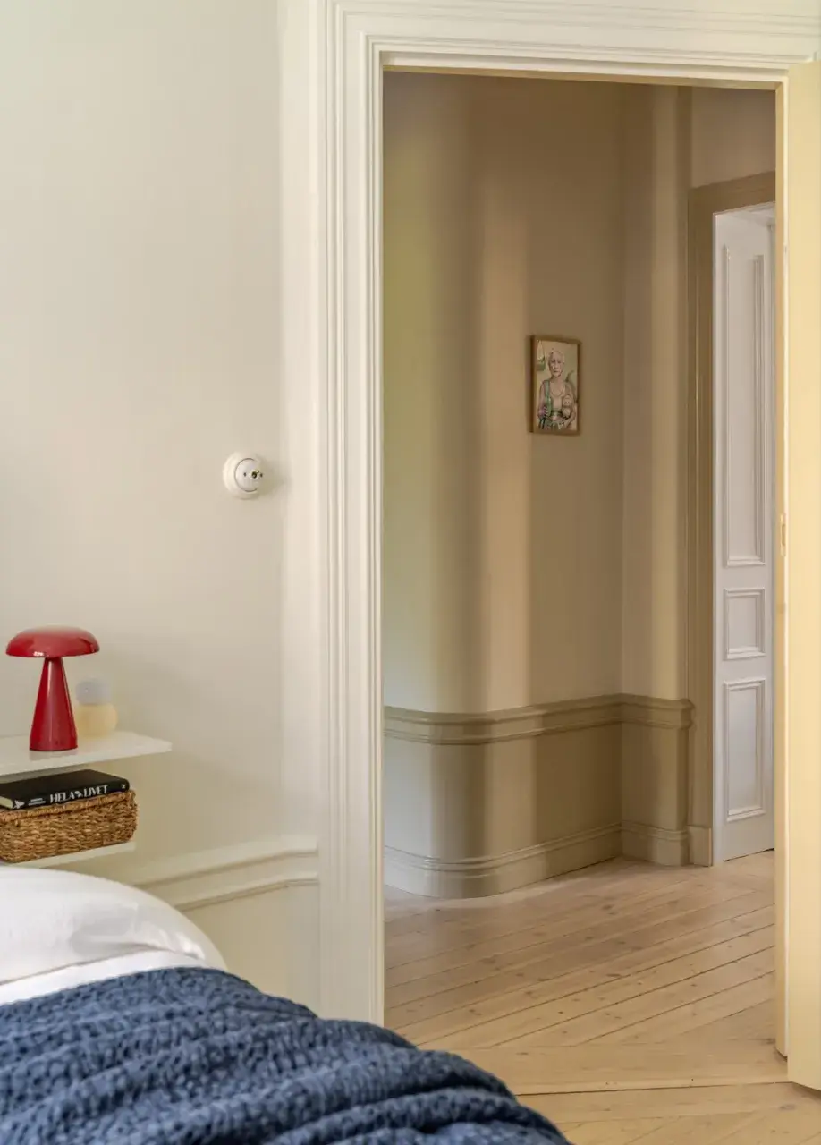 A Serene Palette with Red Pops of Color in an Early 20th-Century Apartment 32 soft-color-palette-red-accents-1912-apartment-stockholm