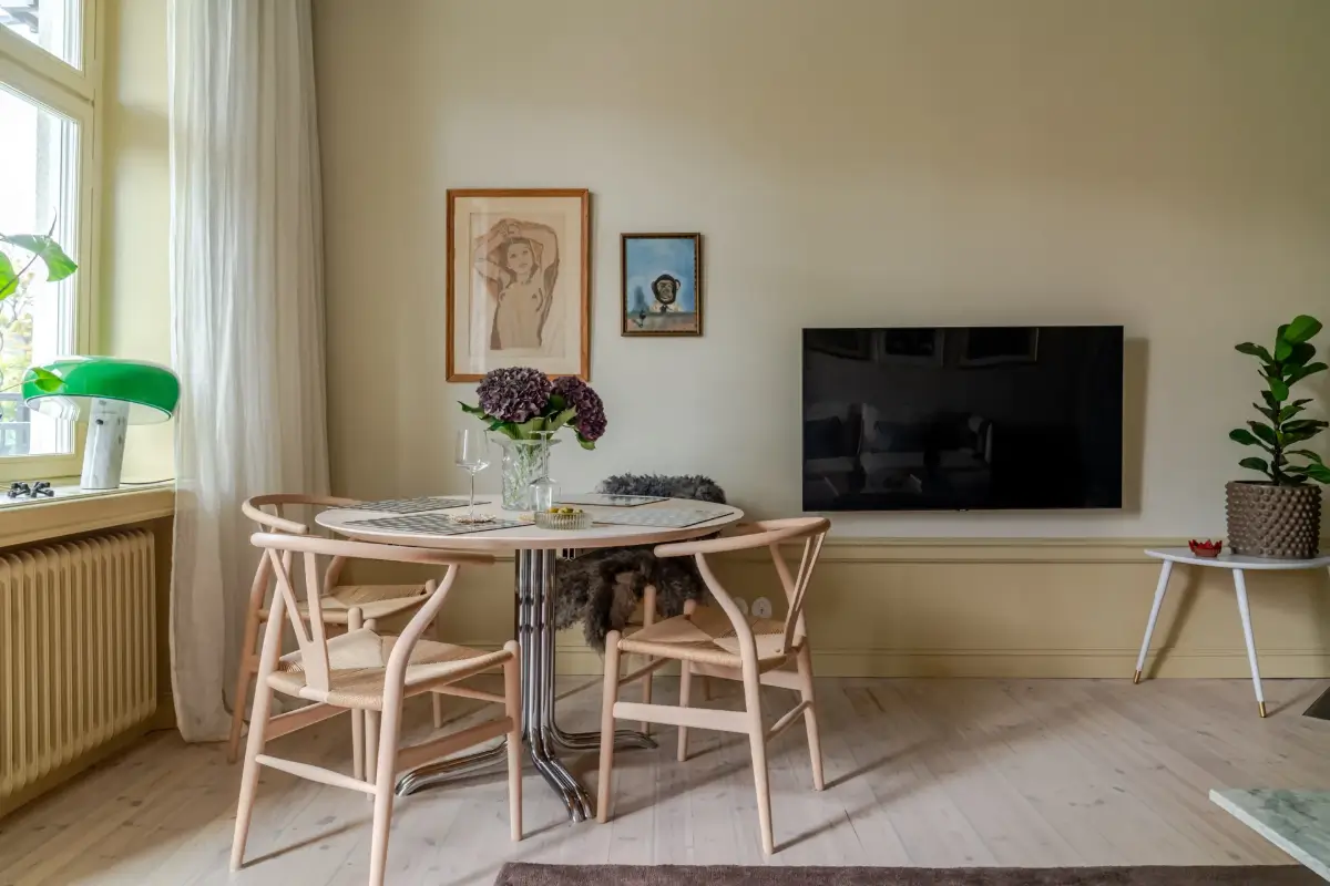 A Serene Palette with Red Pops of Color in an Early 20th-Century Apartment 11 soft-color-palette-red-accents-1912-apartment-stockholm