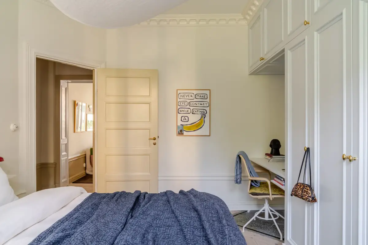 A Serene Palette with Red Pops of Color in an Early 20th-Century Apartment 31 soft-color-palette-red-accents-1912-apartment-stockholm