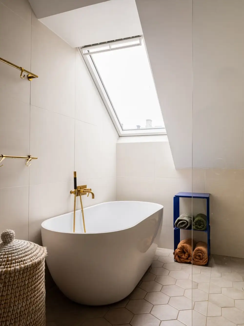 A Modern Loft Conversion and Classic 1920s Elements in an Oslo Apartment 46 unique-duplex-apartment-oslo