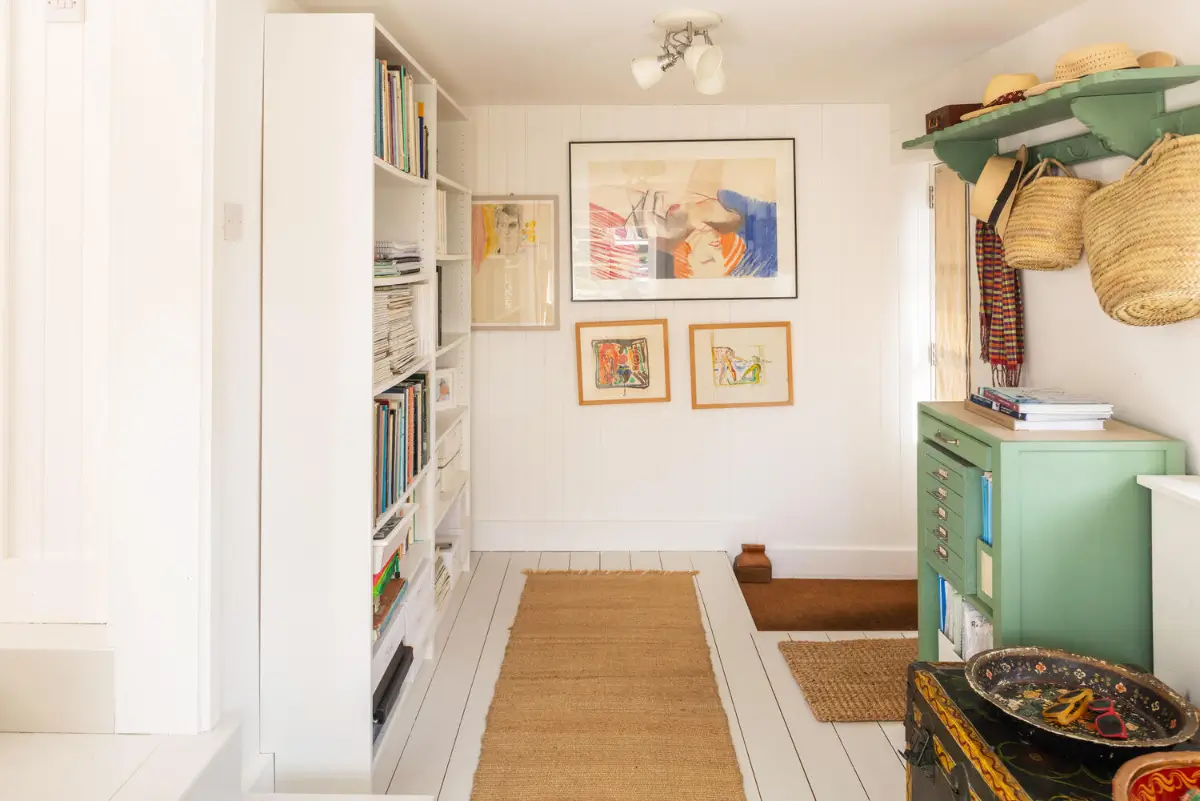A Light-Filled Coastal Home with Sea Views and Charming Gardens in East Sussex 10 whitewashed-beach-style-interiors-seaside-cottage-england-nordroom